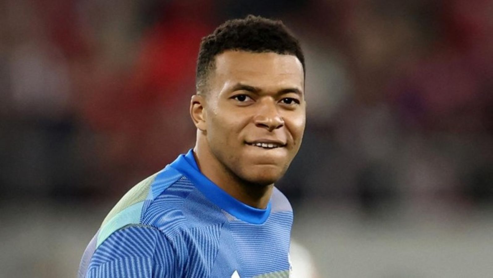 Kylian Mbappe merayakan golnya saat memperkuat Real Madrid pada laga Liga Spanyol 2025/2026. Mbappe kini di ambang memecahkan rekor gol Cristiano Ronaldo dalam satu tahun kalender.