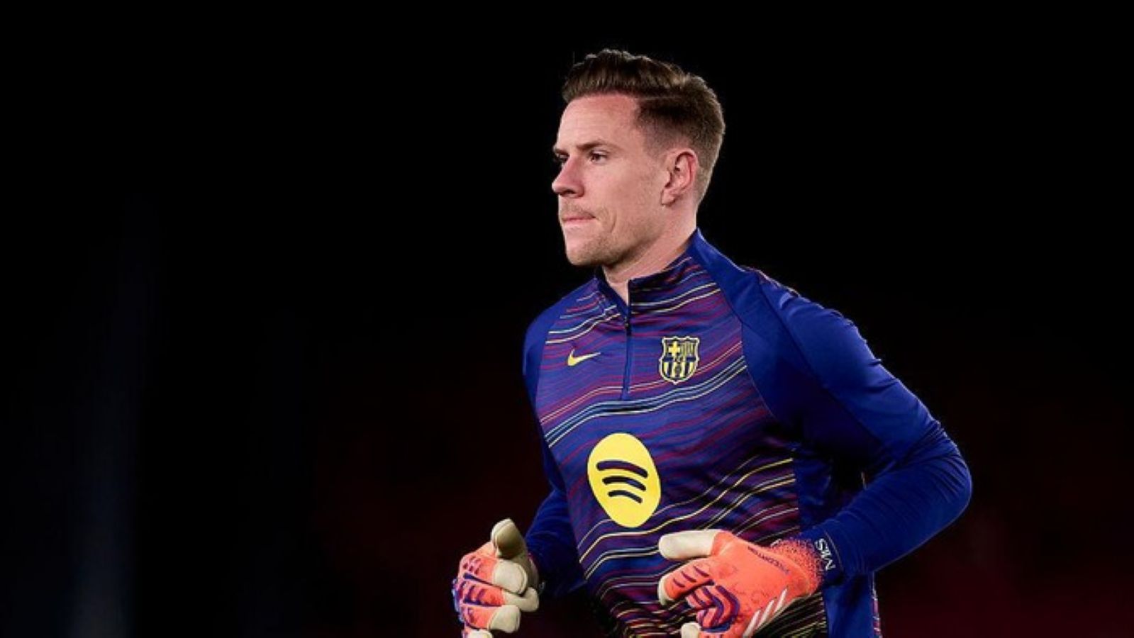 Marc-Andre ter Stegen saat Barcelona berlaga di musim 2025/2026. Masa depan sang kiper kini bergantung pada keputusannya sendiri.