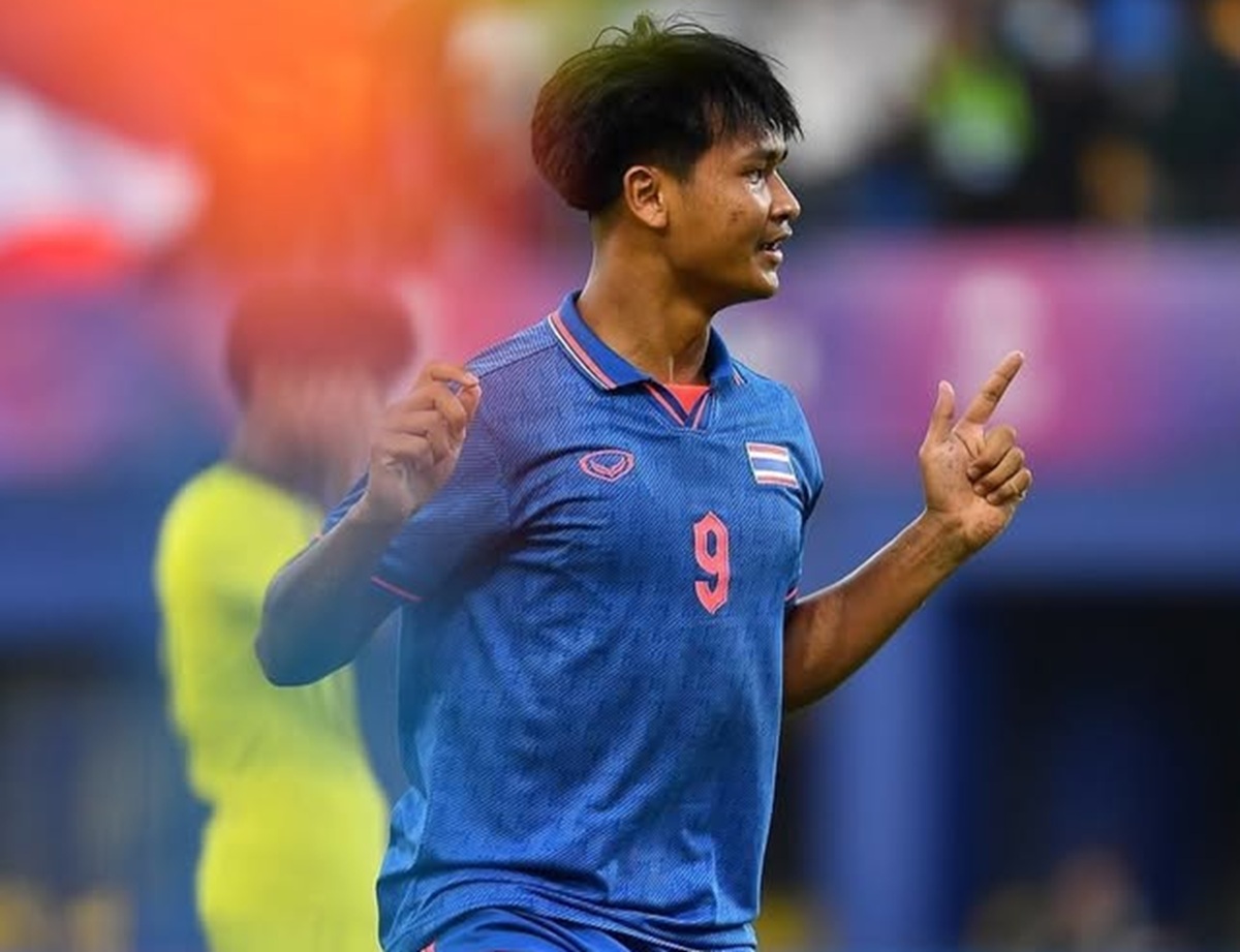 Pemain Thailand merayakan gol Yatsakon Burapha ke gawang Malaysia pada semifinal sepakbola putra SEA Games 2025 di Rajamangala Stadium, Bangkok.