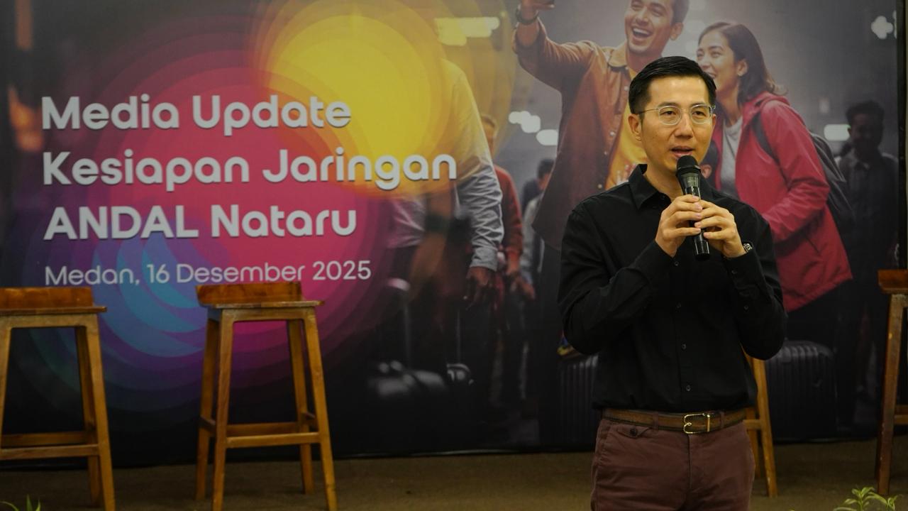 Agus Sulistio, EVP&ndash;Head of Circle Sumatra Indosat Ooredoo Hutchison, saat menyampaikan kesiapan jaringan Indosat menghadapi lonjakan trafik Natal dan Tahun Baru di wilayah Sumatera.