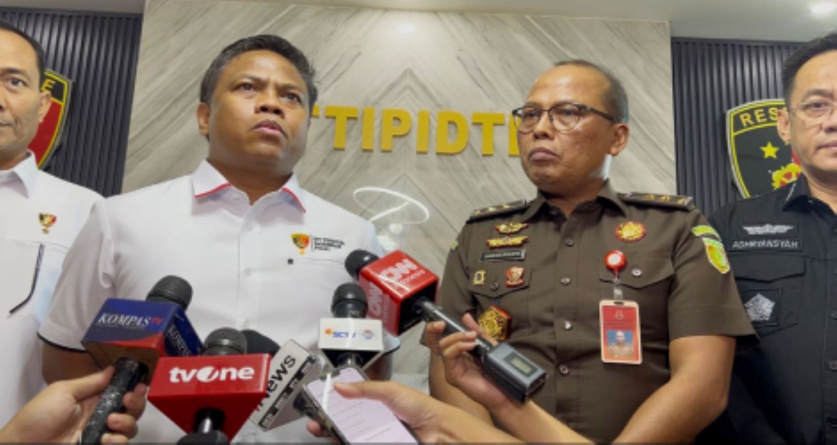 Direktur Dittipidter Bareskrim Polri Brigjen Pol Moh Irhamni bersama jajaran Kejaksaan Agung menyampaikan komitmen penegakan hukum terhadap kejahatan lingkungan.