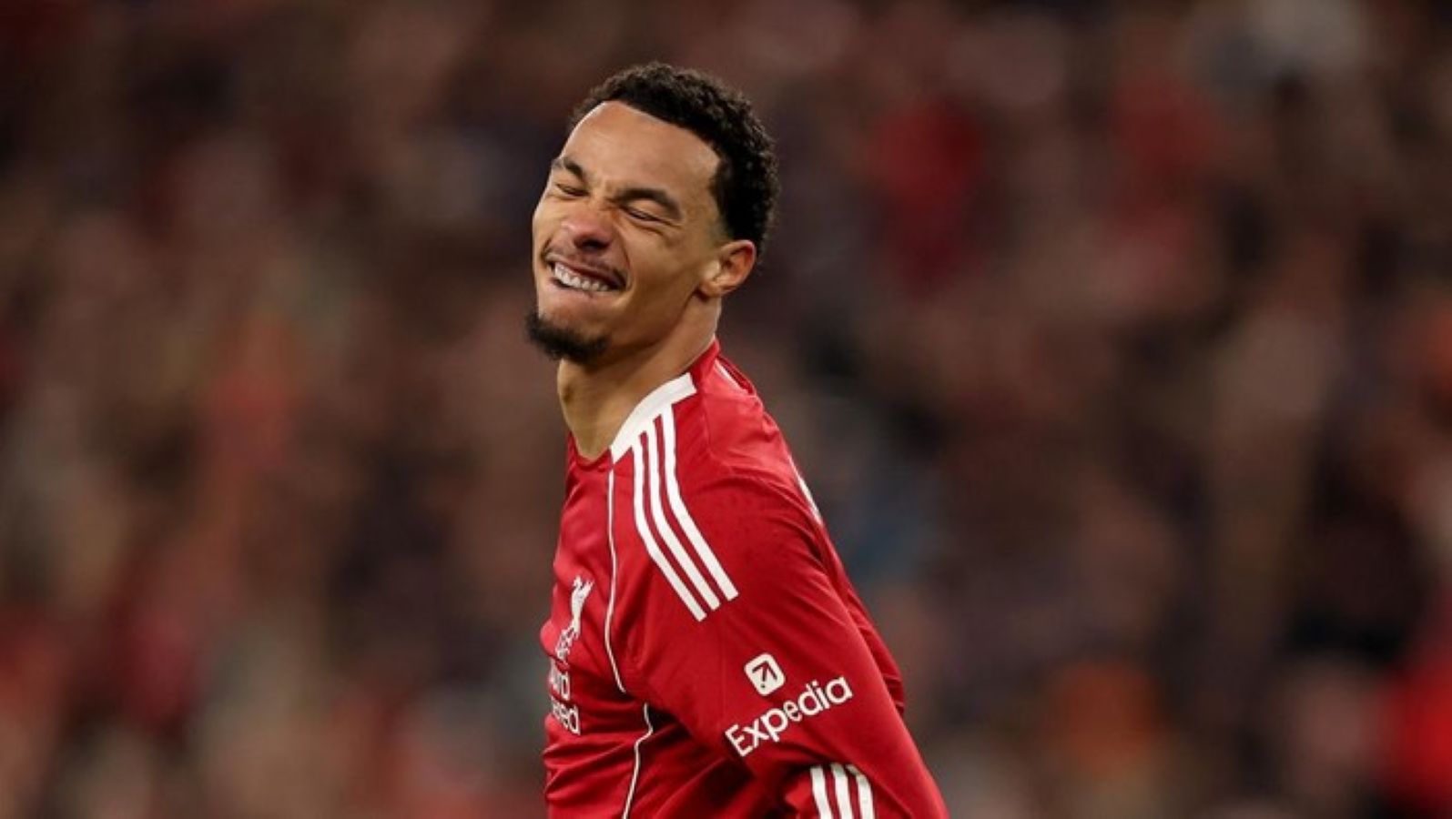 Hugo Ekitike saat membela Liverpool, menikmati tekanan tinggi yang melekat sejak kedatangannya di Anfield.