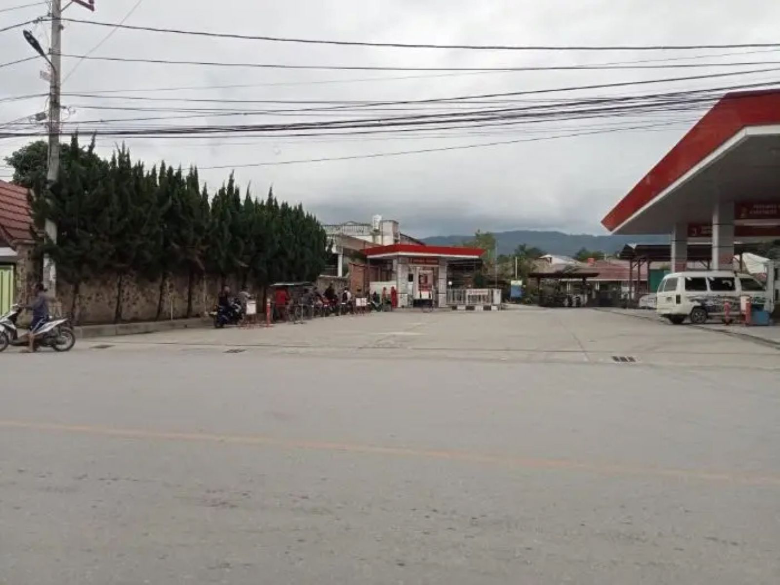 Kondisi pengisian BBM di salah satu SPBU di Kabupaten Toba kembali normal tanpa antrean panjang setelah distribusi bahan bakar dipercepat.