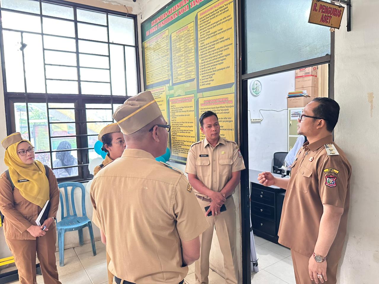 Muhammad Fadly Abdina melakukan inspeksi mendadak ke Kantor Dinas Pendidikan Kota Tanjungbalai, mengecek sarana-prasarana dan menyapa ASN.