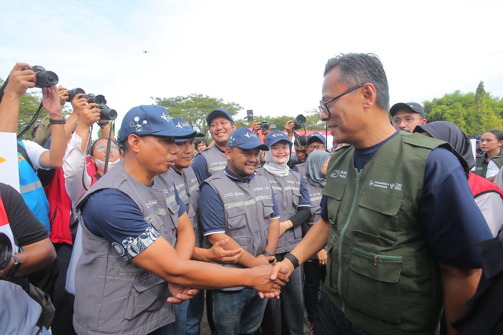 Relawan Pupuk Indonesia bersama BUMN mendirikan Posko BUMN Peduli Aceh di Kabupaten Aceh Barat untuk mendukung pemulihan pascabencana banjir.