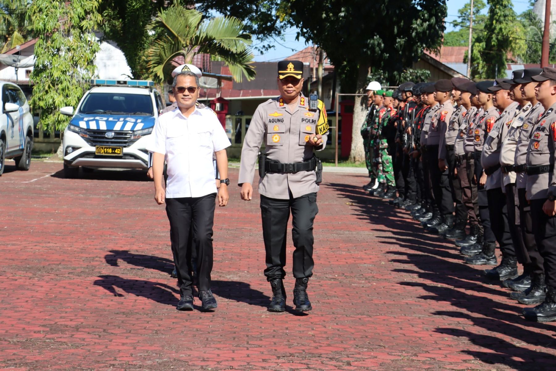 Kapolres Nias AKBP Agung S.D.C dan Bupati Nias Ya