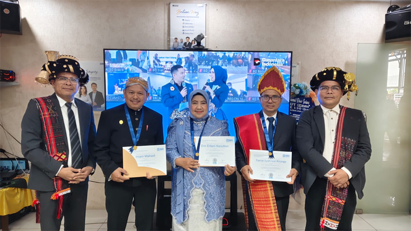 BRI BO Padangsidimpuan peringati HUT ke-130 dirangkai pemberian penghargaan kepada Jubilaris masa kerja 35 s.d 20 tahun atas loyalitas dan dedikasi mereka kepada BRI.