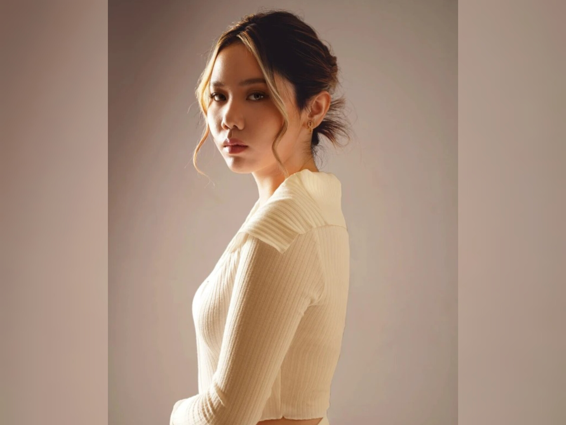 Eileen Pandjaitan merilis single terbaru &ldquo;Shooting Star&rdquo; sebagai penutup perjalanan musiknya sepanjang tahun 2025.