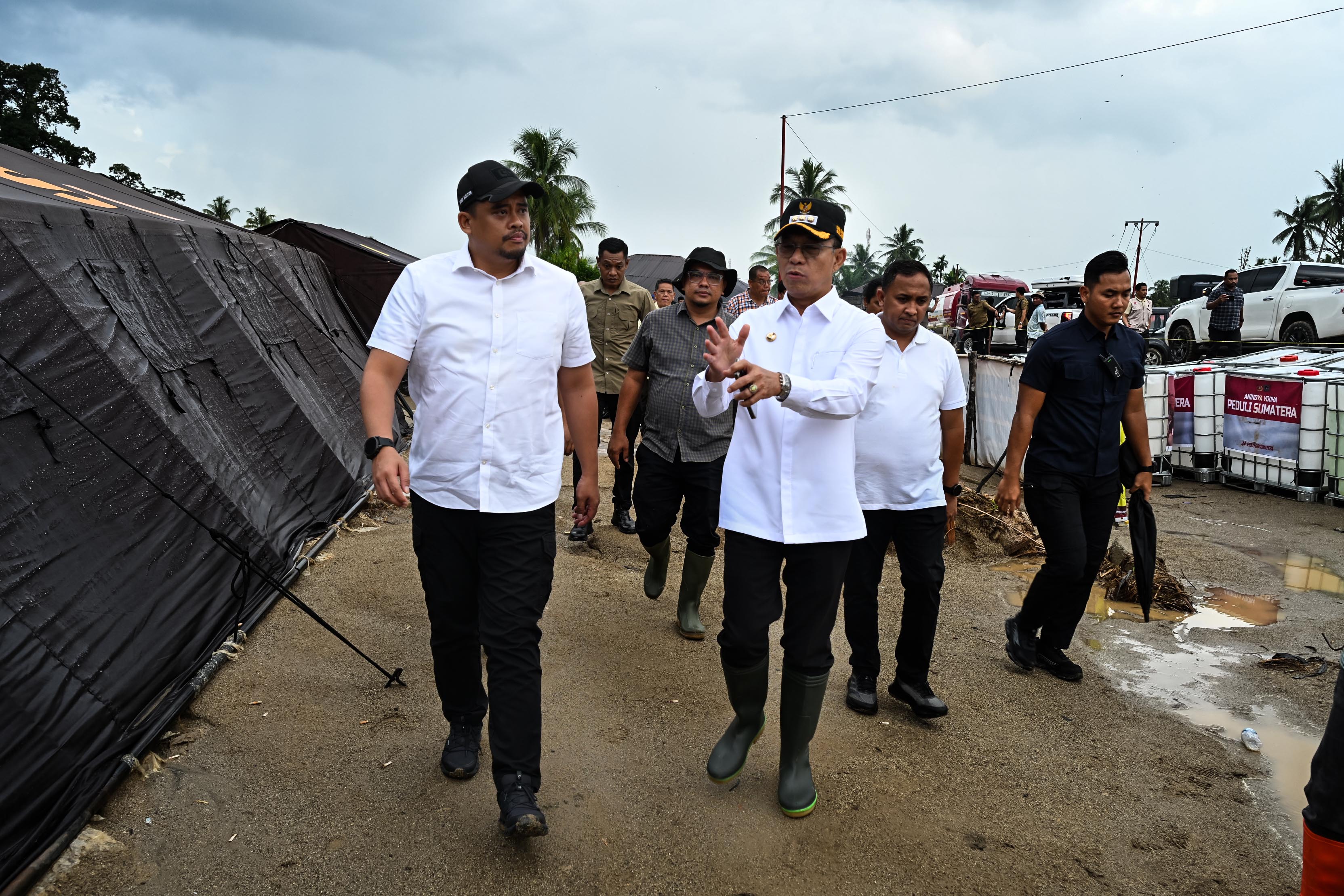 Gubernur Sumatera Utara Bobby Afif Nasution bersama Bupati Tapanuli Selatan Gus Irawan Pasaribu meninjau lokasi terdampak banjir bandang di Desa Garoga, Kecamatan Batang Toru, Tapsel.