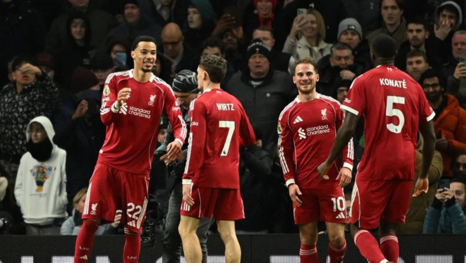 Pemain Liverpool merayakan gol ke gawang Tottenham dalam laga Liga Inggris di Tottenham Hotspur Stadium.