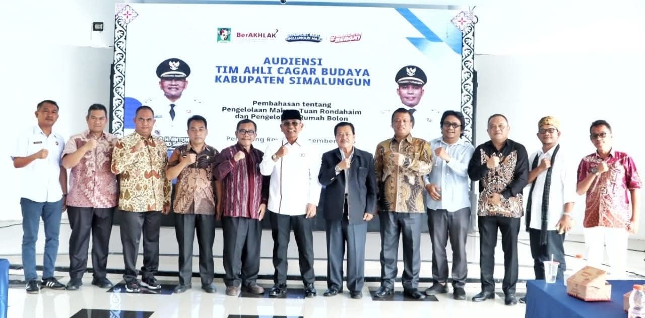 Pertemuan Tim Ahli Cagar Budaya Simalungun dengan Bupati Simalungun Anton Achmad Saragih membahas usulan makam Rondahaim Saragih sebagai cagar budaya.