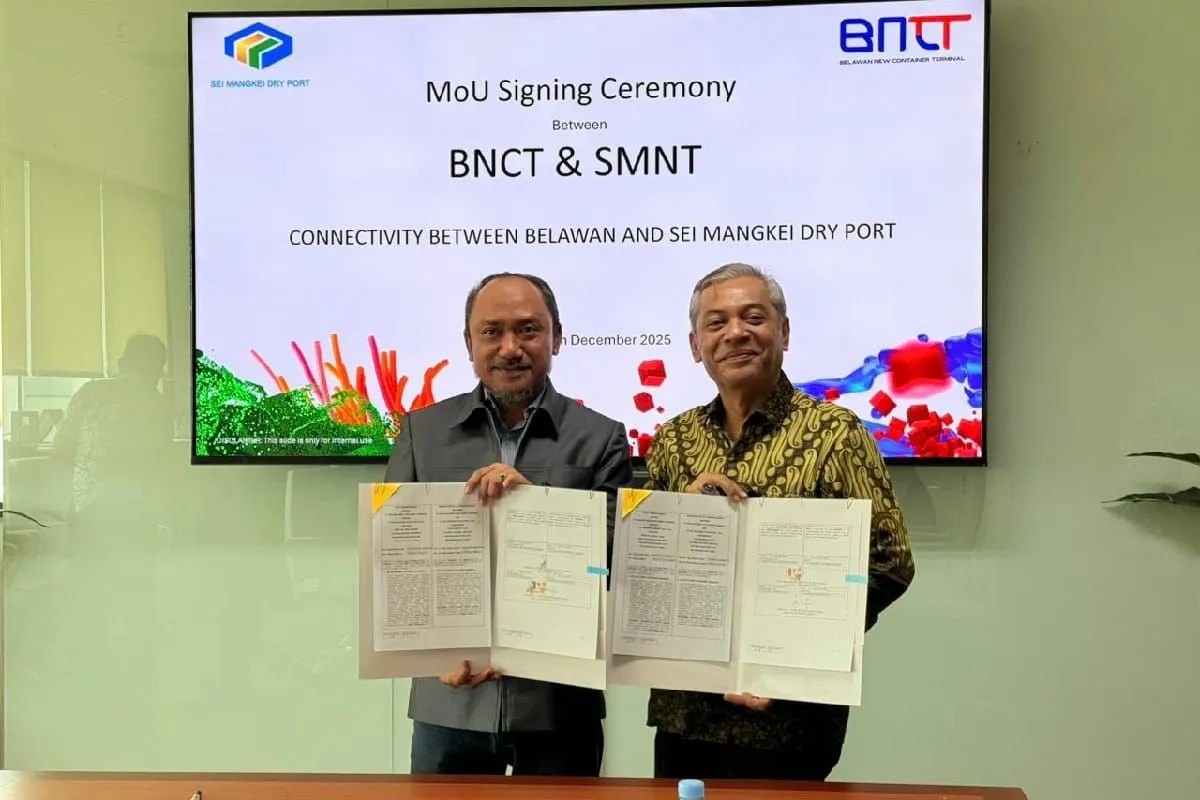 PT Belawan New Container Terminal dan Sei Mangkei Dry Port saat penandatanganan MoU penguatan konektivitas logistik di Sumatera Utara.
