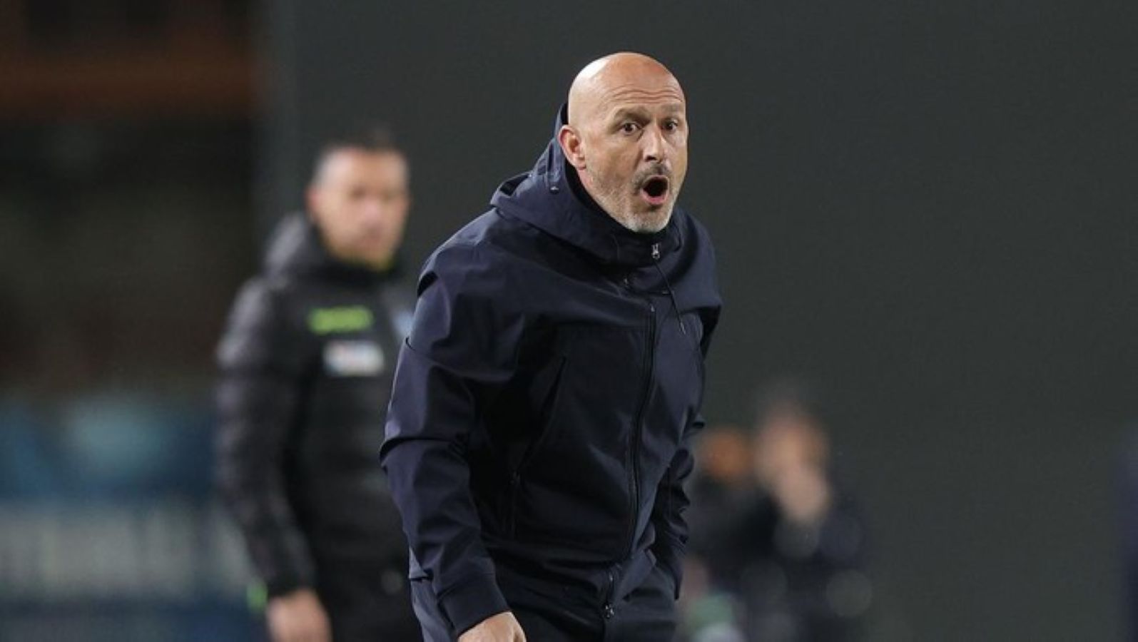 Pelatih Bologna Vincenzo Italiano merayakan kemenangan timnya usai menyingkirkan Inter Milan pada semifinal Piala Super Italia 2025 di Riyadh.