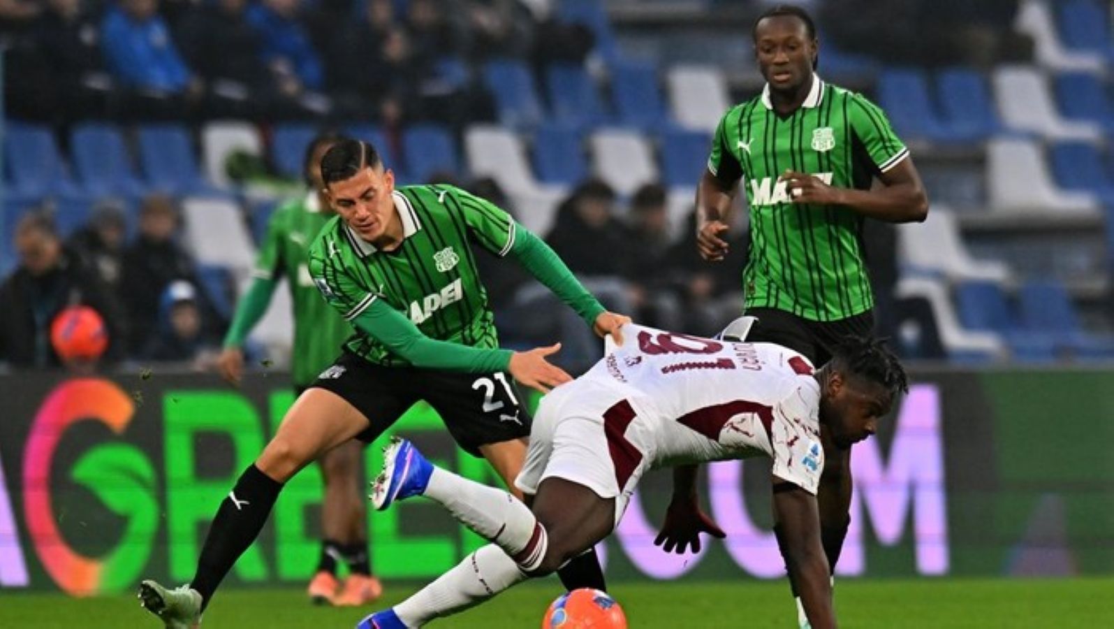 Jay Idzes dan rekan-rekan gagal membalas gol penalti Nikola Vlasic saat Sassuolo kalah 0-1 dari Torino di MAPEI Stadium.