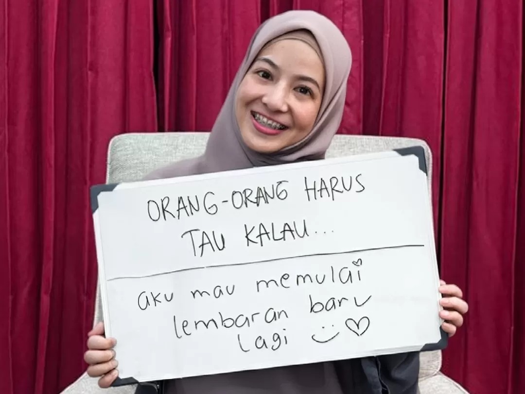 Natasha Rizky mengumumkan dirinya siap memulai lembaran baru setelah bercerai dari Desta pada Juni 2023, melalui unggahan di akun Instagram Taulany TV.