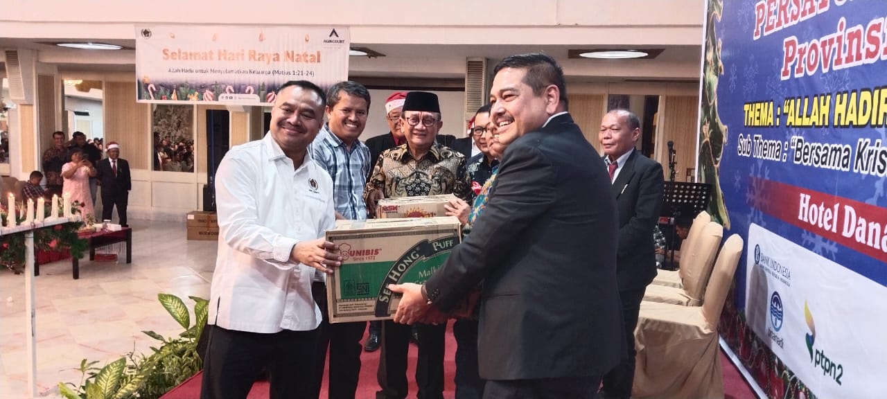 Suasana Perayaan Natal PWI Sumatera Utara 2025 di Hotel Danau Toba Internasional, Medan, berlangsung khidmat dan penuh sukacita, sekaligus diwarnai penyerahan bantuan bagi wartawan terdampak bencana.
