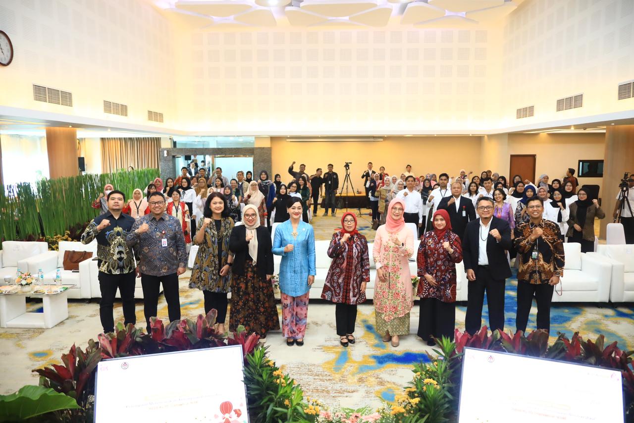 OJK bersama Kemenko PMK menggelar edukasi keuangan bertema perencanaan dan investasi bagi perempuan dalam rangka Hari Ibu di Jakarta, Senin (22122025).