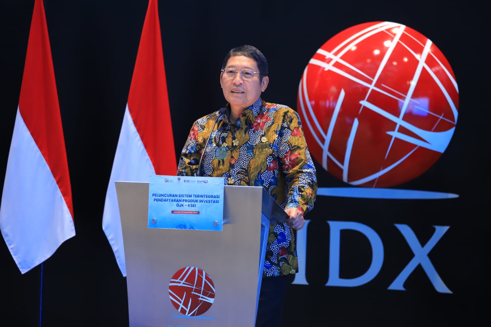 OJK dan KSEI meluncurkan sistem terintegrasi perizinan produk investasi reksadana di Main Hall Bursa Efek Indonesia, Jakarta, Senin (22122025).