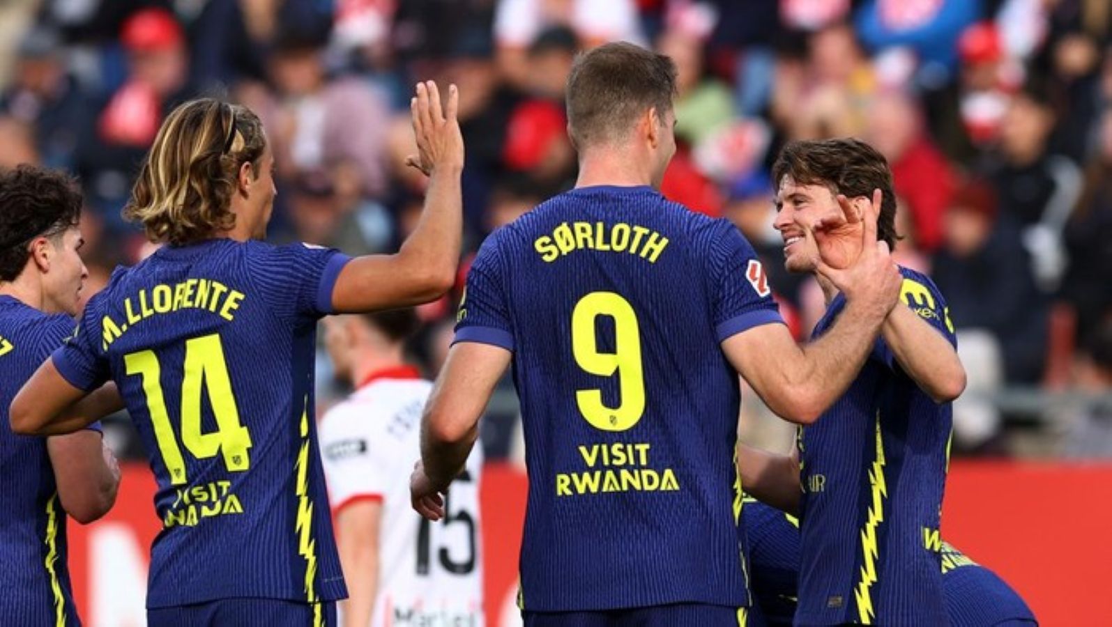 Pemain Atletico Madrid merayakan gol ke gawang Girona pada laga LaLiga di Estadio Montilivi yang berakhir dengan kemenangan 3-0.