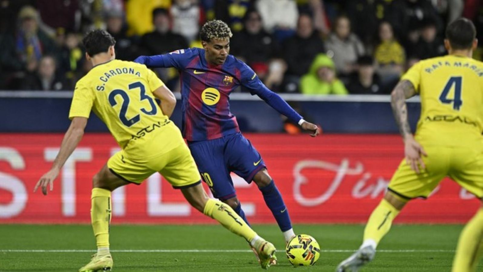 Lamine Yamal cetak gol saat Barcelona kalahkan Villarreal 2-0, Minggu (21/12/2025).