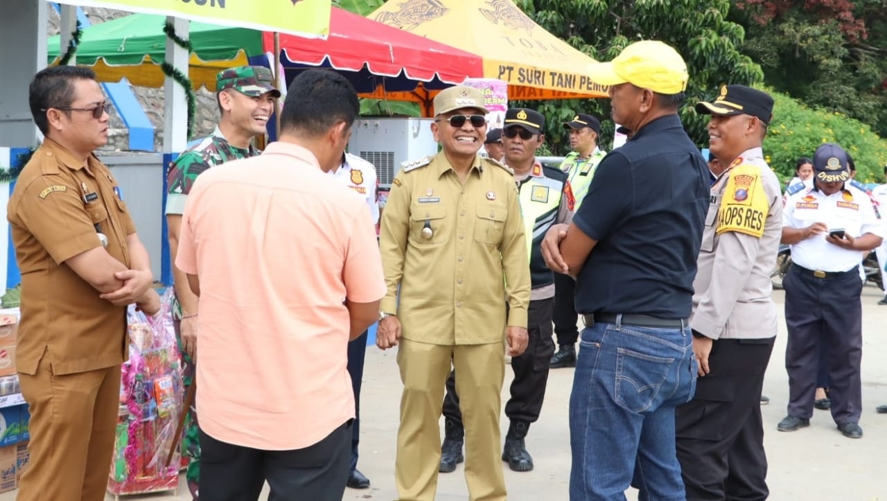 Bupati Simalungun Anton Achmad Saragih bersama Forkopimda meninjau Pos Pengamanan Operasi Lilin 2025 di kawasan Parapat dan Pelabuhan Tigaras menjelang Natal dan Tahun Baru.