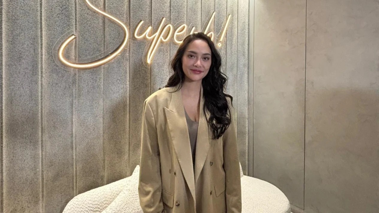 Aktris Erika Carlina. Ia resmi mencabut laporan dugaan pengancaman terhadap mantan kekasihnya, DJ Panda, setelah berdamai.