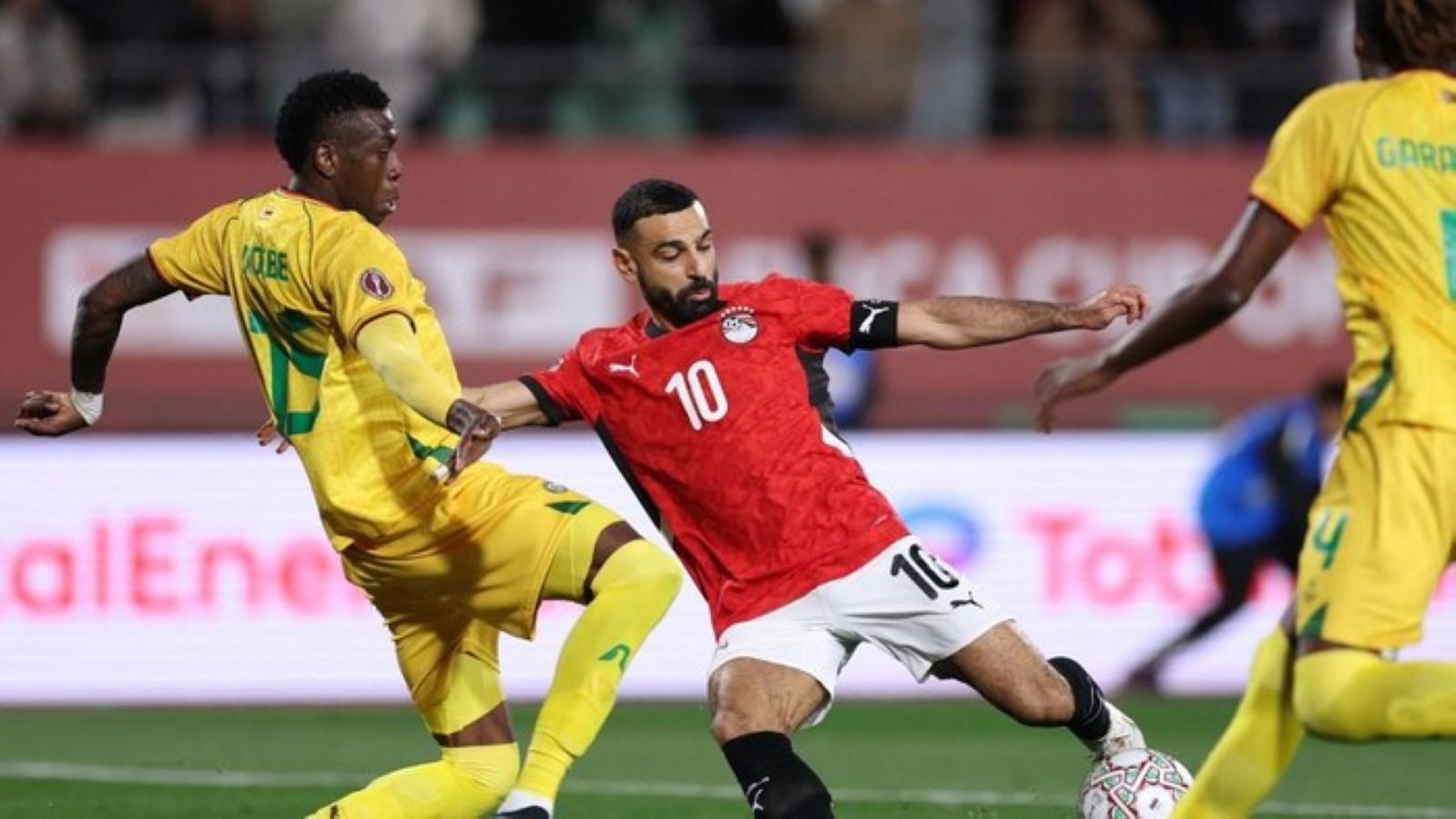 Mohamed Salah merayakan gol kemenangan Mesir ke gawang Zimbabwe pada laga perdana Grup B Piala Afrika 2025 di Stade Adrar.