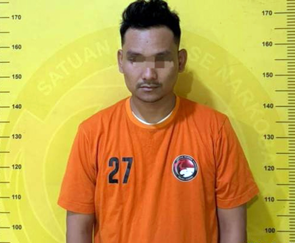 Tersangka kasus peredaran narkotika jenis sabu yang diamankan Tim gabungan Polsek Kota Kisaran dan Polres Asahan.