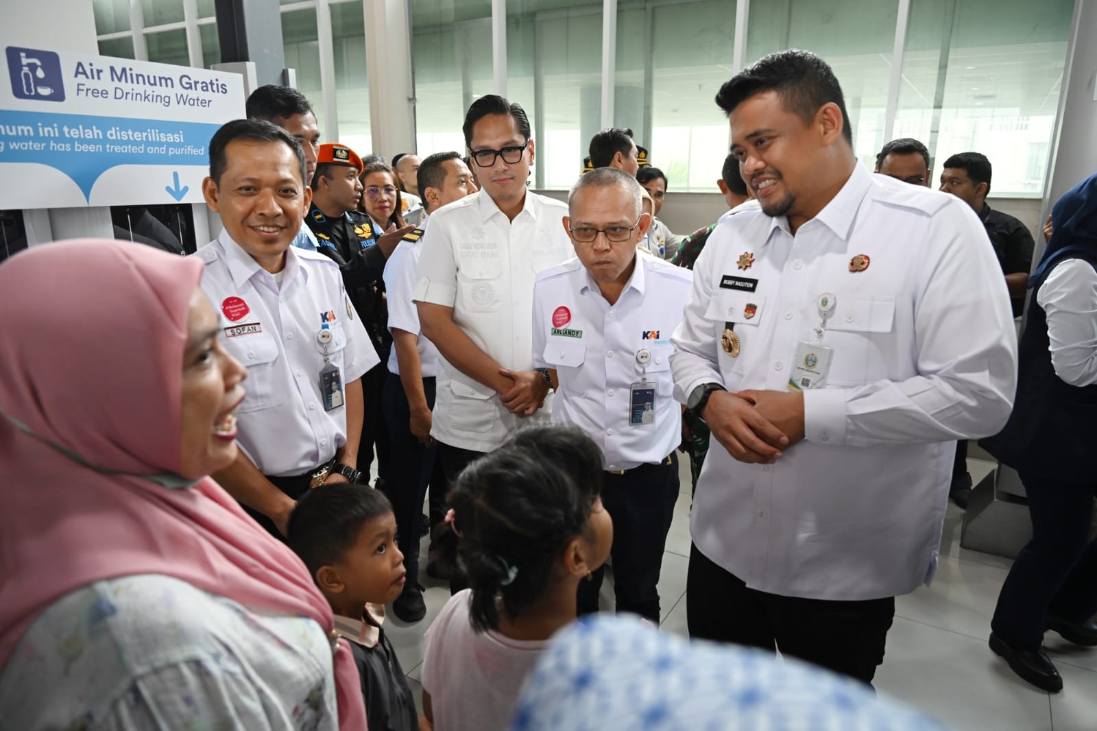 Gubernur Sumatera Utara Muhammad Bobby Nasution bersama Forkopimda Sumut meninjau arus mudik Natal 2025 dan Tahun Baru 2026 di Stasiun Kereta Api Medan, Rabu (24/12/2025).