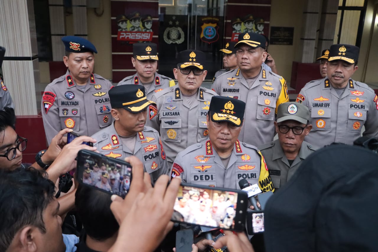 Wakapolri Komjen Pol. Dedi Prasetyo meninjau penanganan pascabencana banjir dan longsor di Kabupaten Tapanuli Tengah bersama jajaran Polda Sumut dan Pemkab setempat.