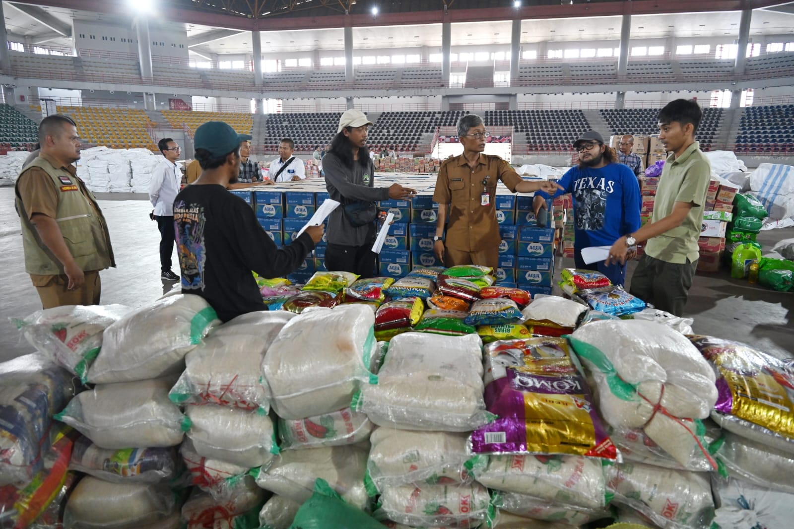 Pemprov Sumatera Utara menggelar pertemuan bersama Relawan Gimbal Alas Malang, pihak PT Pelni, dan unsur terkait membahas pengiriman bantuan bencana ke Aceh Tamiang di Gedung Serbaguna Pemprov Sumut.