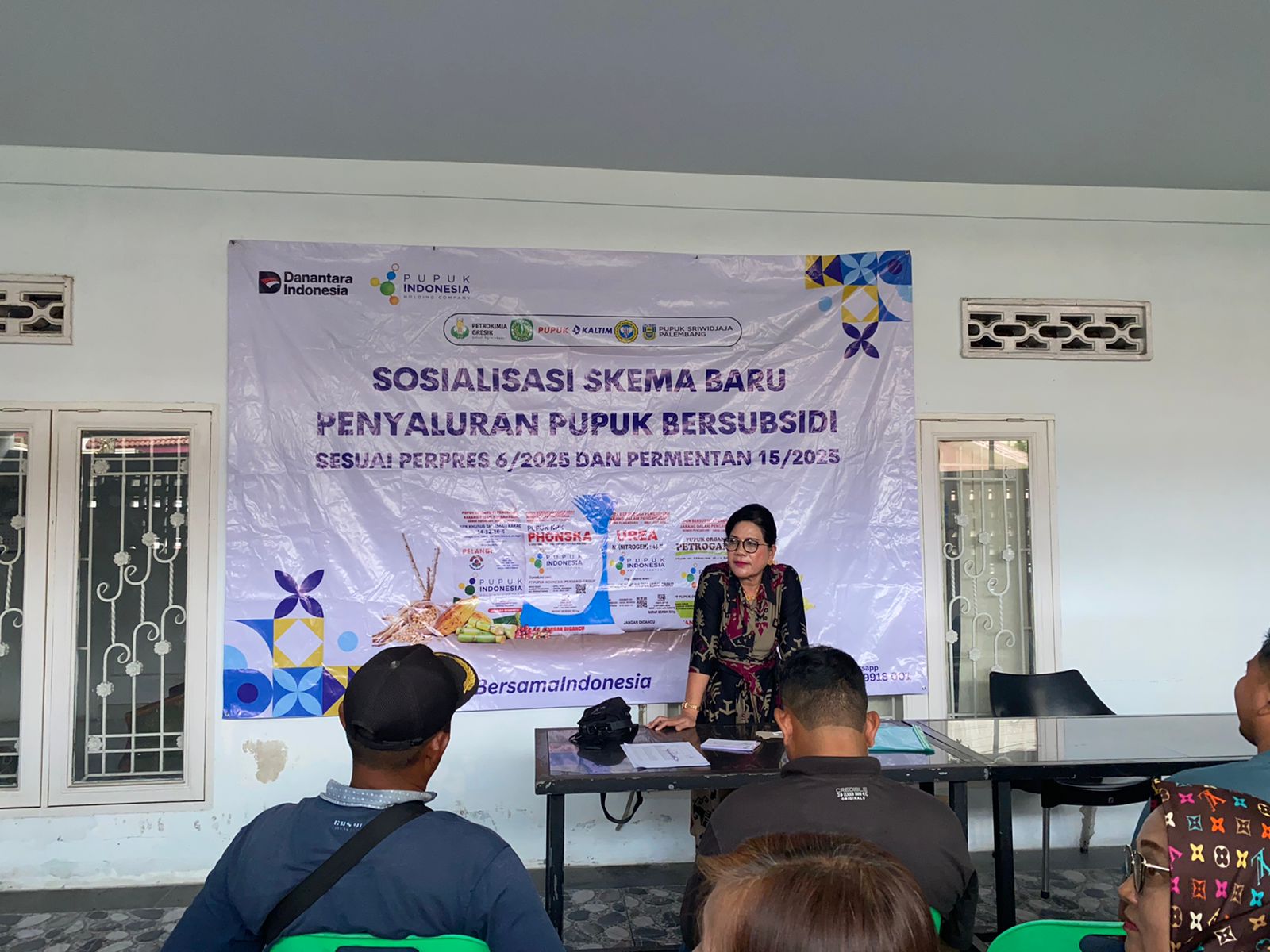 Direktur PUD BAS Rismauli saat sosialisasi skema baru penyaluran pupuk bersubsidi sesuai Perpres 6/2025 dan Permentan 15/2025