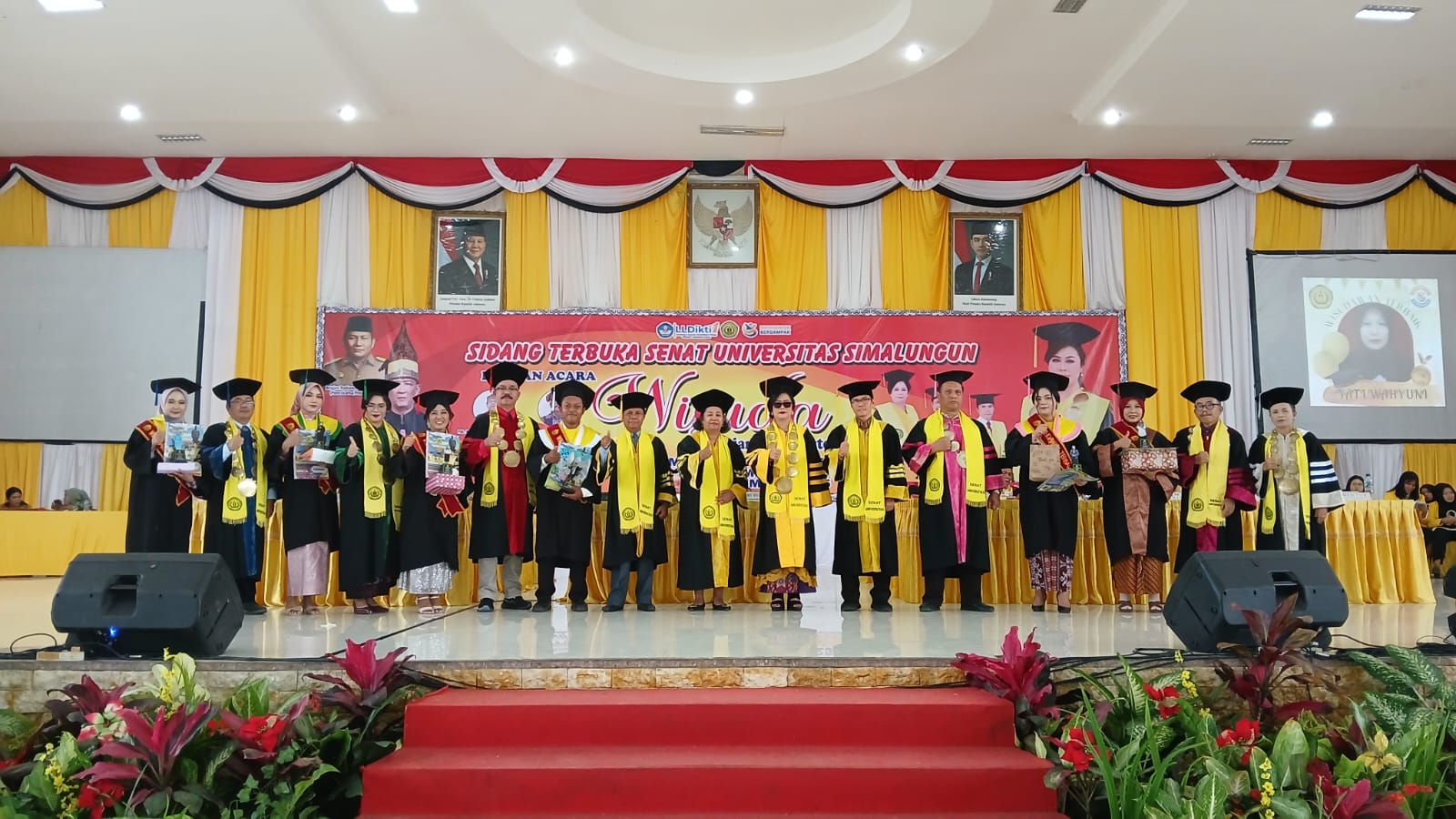 Rektor USI Prof Sarintan E Damanik saat wisuda Sarjana dan Pascasarjana USI Gel II Tahun 2025.