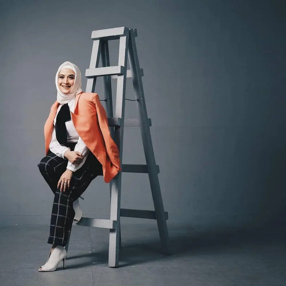 Aktris Andhara Early mengumumkan perceraiannya dengan Bugi Ramadhana melalui unggahan di akun Instagram pribadinya pada awal 2026.