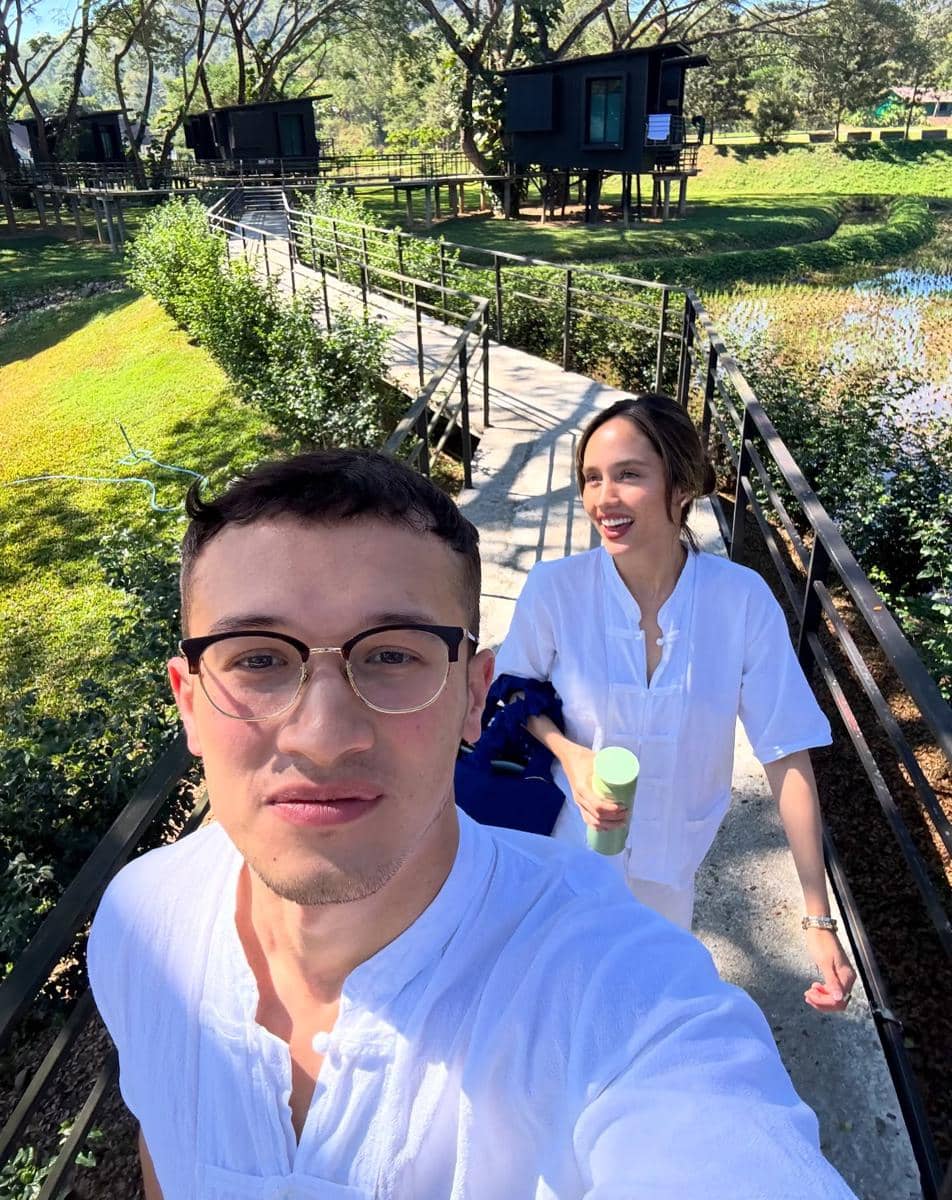 Aktris Cinta Laura Kiehl membagikan momen meditasi di Thailand Utara saat menghabiskan akhir tahun 2025 dalam keheningan.