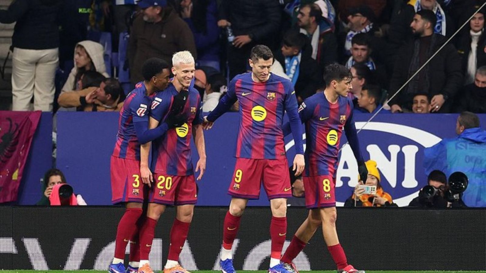 Dani Olmo merayakan gol pembuka Barcelona ke gawang Espanyol pada laga Derby Catalan di RCDE Stadium, Minggu (4/1/2026).