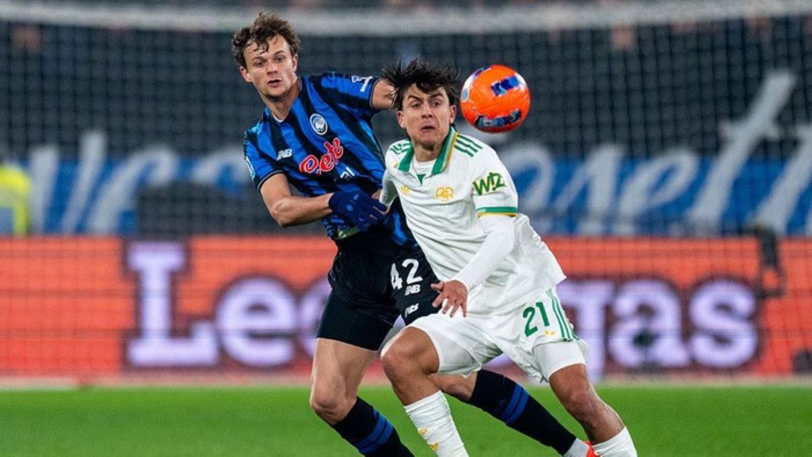 Giorgio Scalvini saat mau mencetak gol tunggal Atalanta ke gawang AS Roma pada laga Serie A di Bergamo, Minggu (4/1/2026).