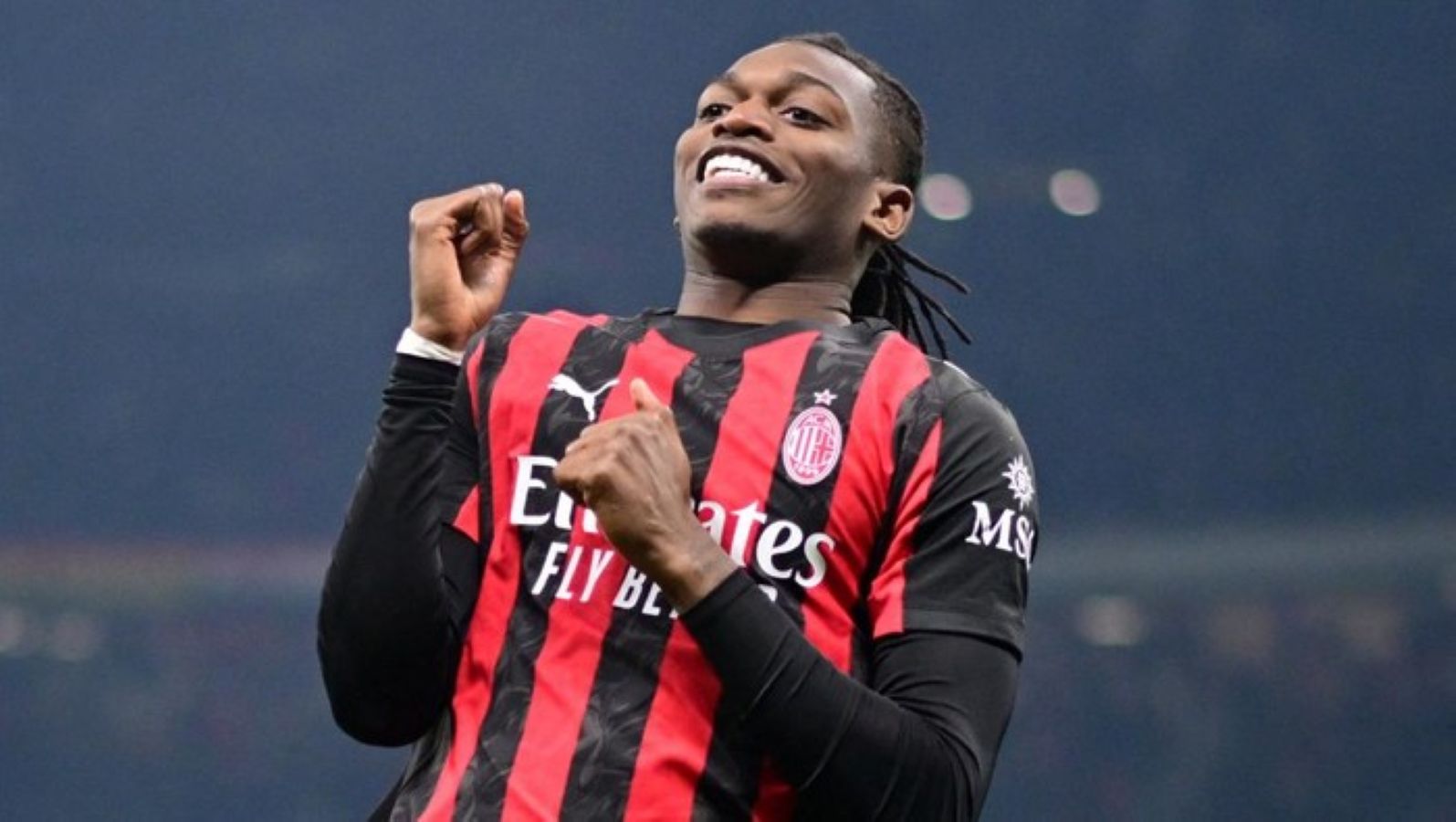 Rafael Leao merayakan gol kemenangan AC Milan ke gawang Cagliari dalam laga Liga Italia di Unipol Domus, Sabtu (3/1/2026) dini hari WIB.