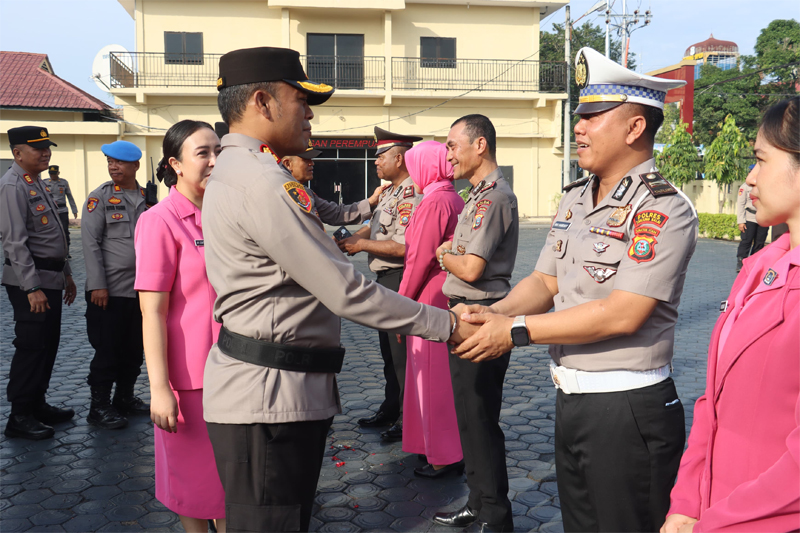 26 orang personel Polres Tanjungbalai menerima kenaikan pangkat.