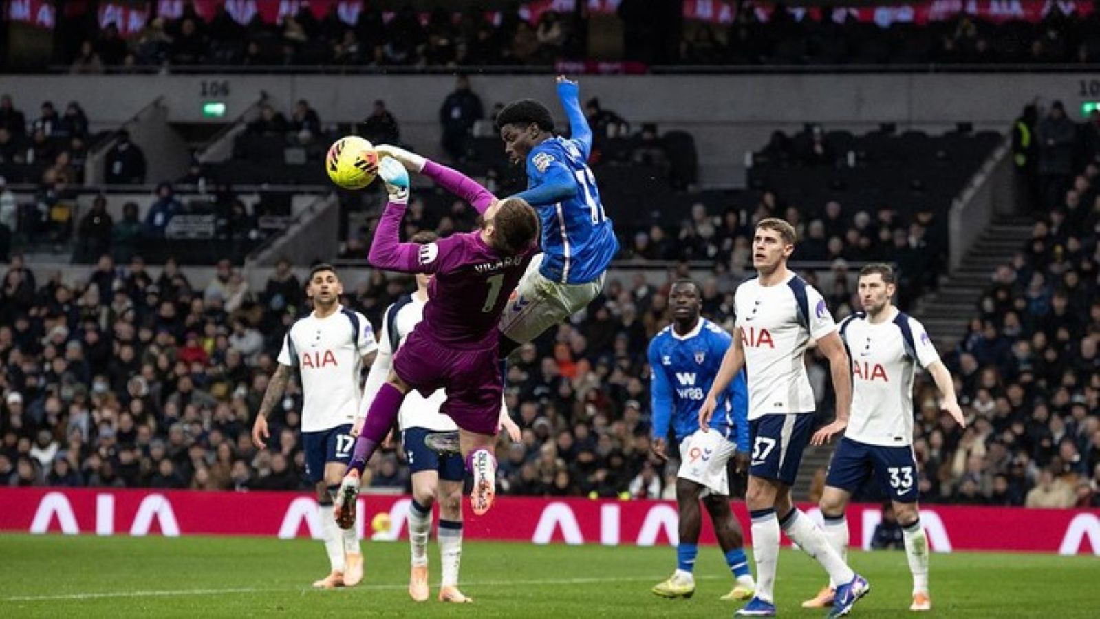 Aksi Tottenham Hotspur melawan Sunderland di Tottenham Hotspur Stadium berakhir imbang 1-1, membuat Spurs mandek di posisi ke-13 klasemen Liga Inggris.