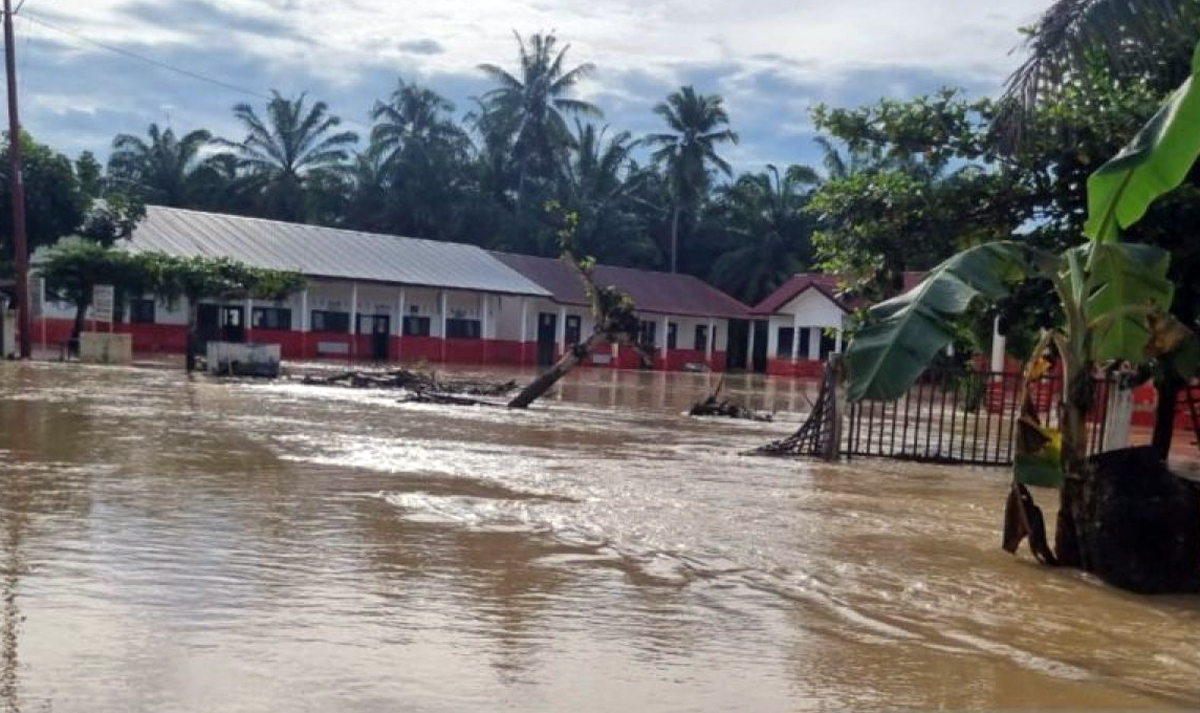 Desa Bandar Tarutung, Kecamatan Angkola Sangkunur, Kabupaten Tapanuli Selatan yang kembali dihantam banjir bandang, Jumat (2/1/2026).