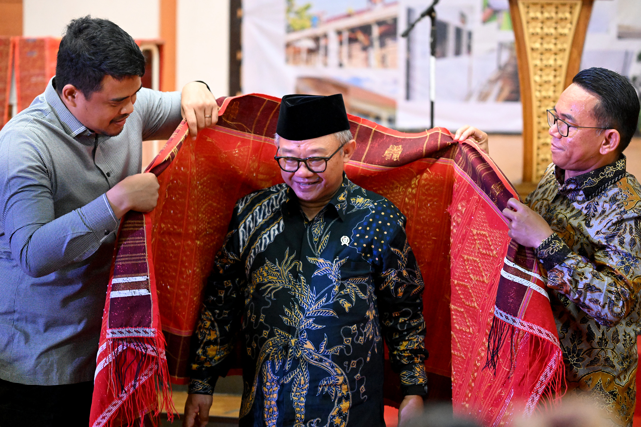 Mendikdasmen Abdul Mu&rsquo;ti meninjau progres revitalisasi sekolah di Sumut. Program ini menyasar PAUD hingga SMK dengan anggaran Rp852,49 miliar.