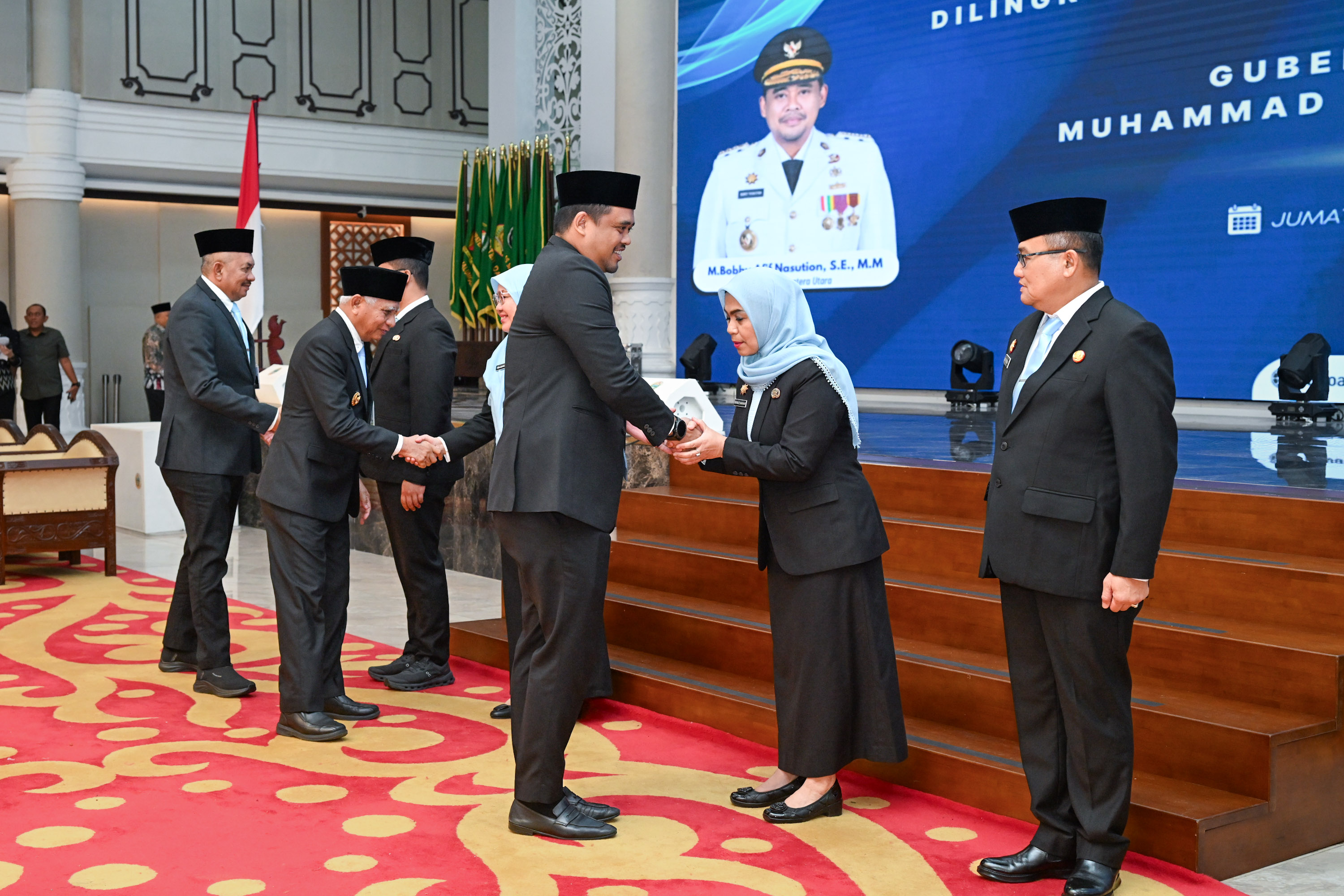 Gubernur Sumatera Utara Bobby Nasution melantik empat pejabat eselon II di Aula Raja Inal Siregar, Kantor Gubernur Sumut, Medan, Jumat (2/1/2026). Turut hadir Wakil Gubernur Surya, Pj Sekdaprov Sulaim