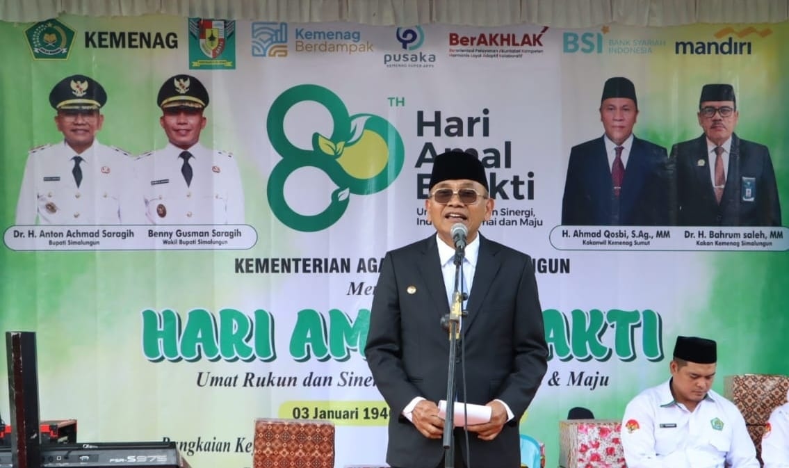 Bupati Simalungun Anton Achmad Saragih memimpin upacara peringatan Hari Amal Bakti ke-80 Kemenag Kabupaten Simalungun di Pematangsiantar.