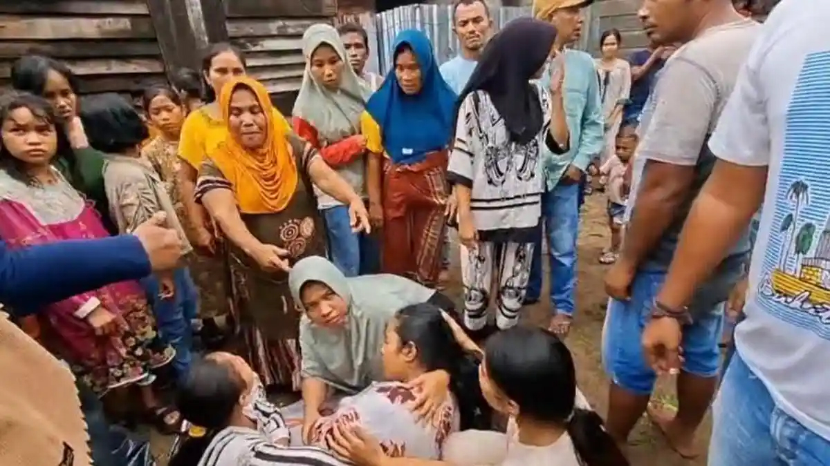 Istri terduga bandar narkoba di Mandailing Natal berpura-pura pingsan saat hendak diamankan polisi sebelum akhirnya melarikan diri.