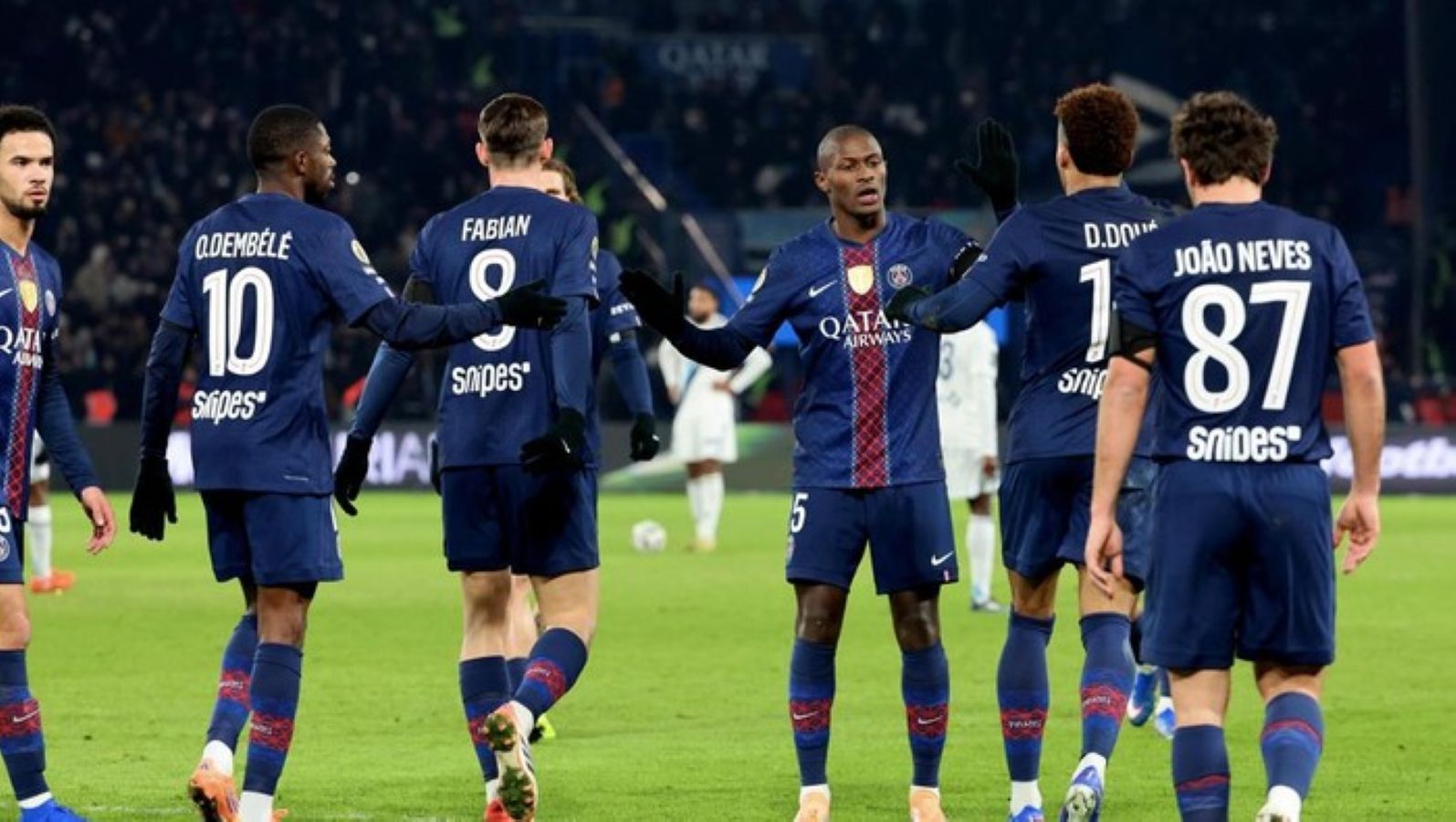 Ousmane Dembele merayakan gol penentu kemenangan PSG atas Paris FC di Parc des Princes, Senin (5/1/2026).