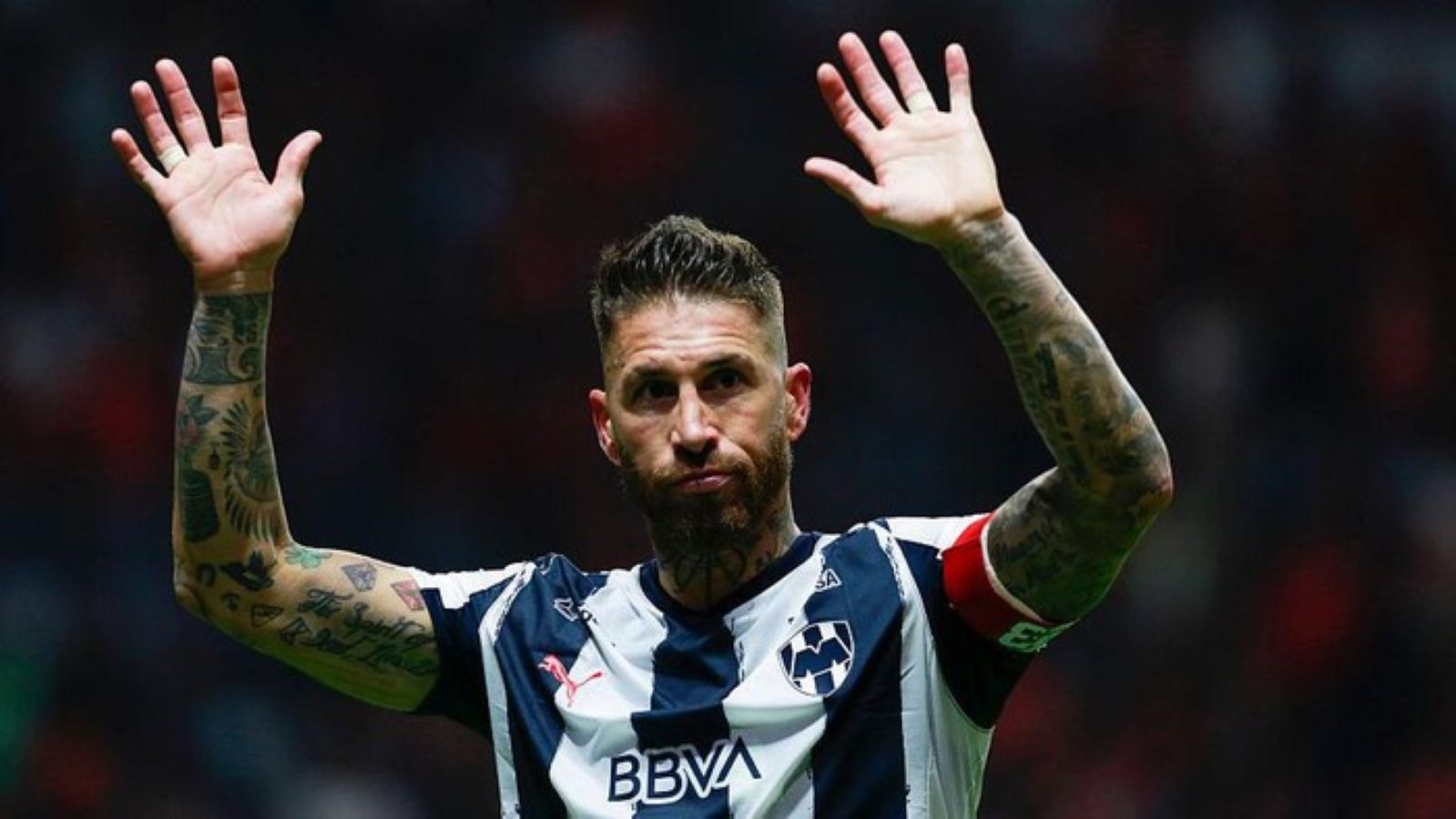 Sergio Ramos saat memperkuat Sevilla dulu, kini dikabarkan ingin kembali ke klub sebagai pemilik untuk memimpin kebangkitan Los Rojiblancos.