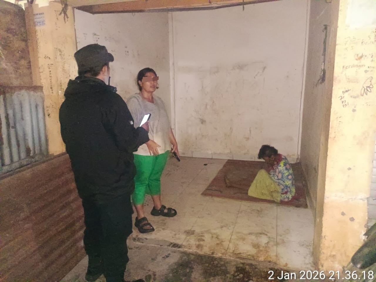 Warga Humbahas berinisial HS telantar di kios kosong Kota Pematangsiantar. Kondisinya memprihatinkan dan kini diamankan polisi.