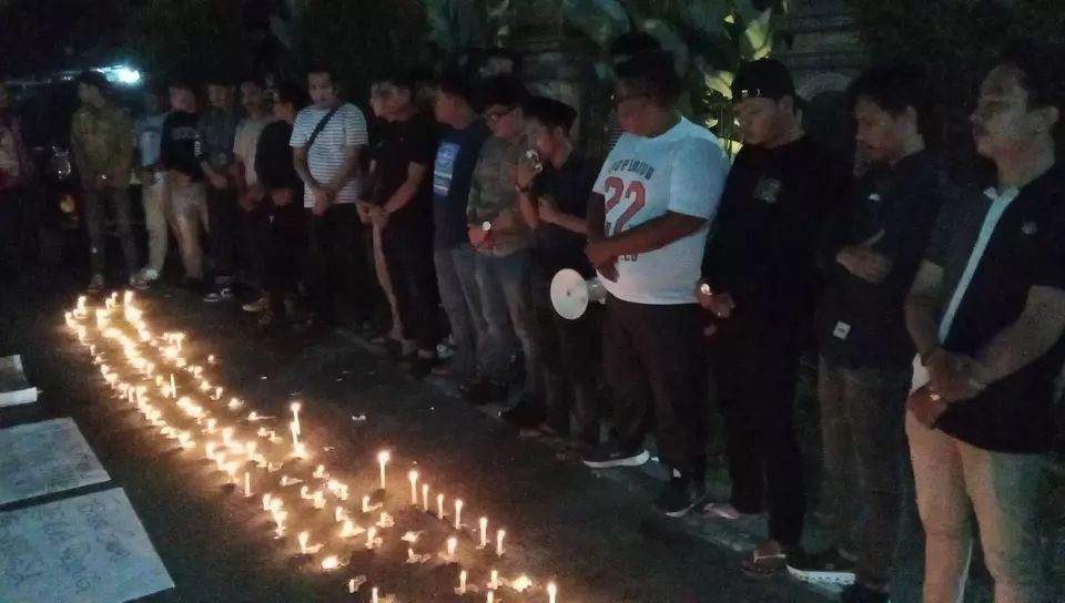 Aliansi Pemuda dan Mahasiswa se-Kabupaten Asahan menggelar aksi 1.000 lilin untuk mengenang Pratu Farkhan Sauqi Marpaung di Kisaran, Sabtu (3/1/2026).