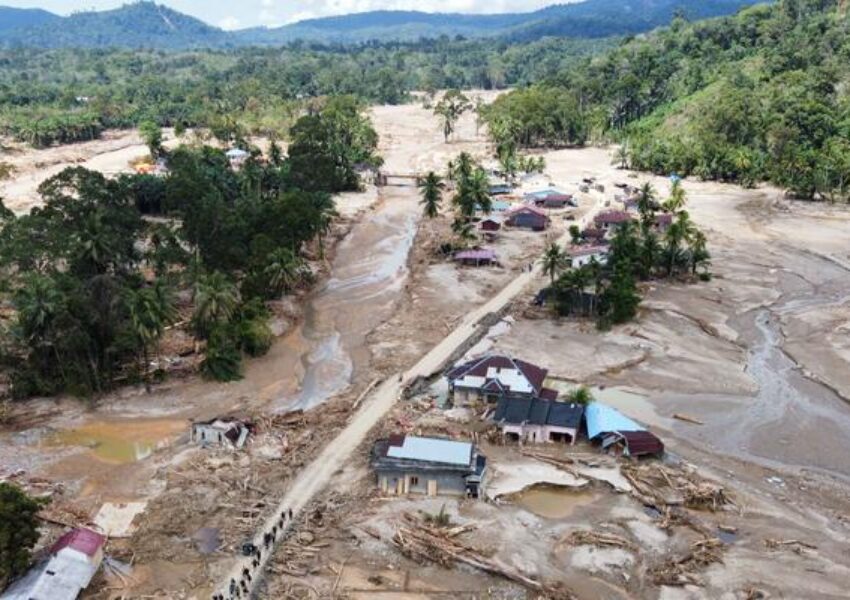 Pascabanjir bandang yang merusak rumah dan lingkungan warga Dusun Mabang Pasir, Desa Muara Hutaraja, Tapsel.